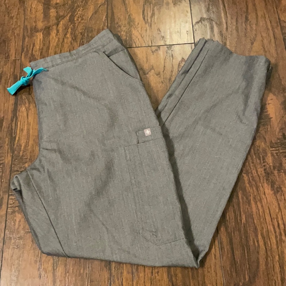 Figs Yola skinny scrub pants graphite